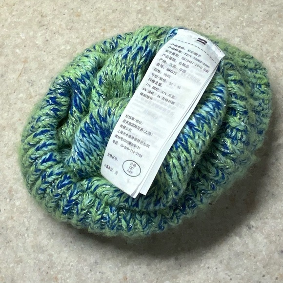 🌸🌸 Hollister Green and Blue Knit Beanie - Picture 3 of 3